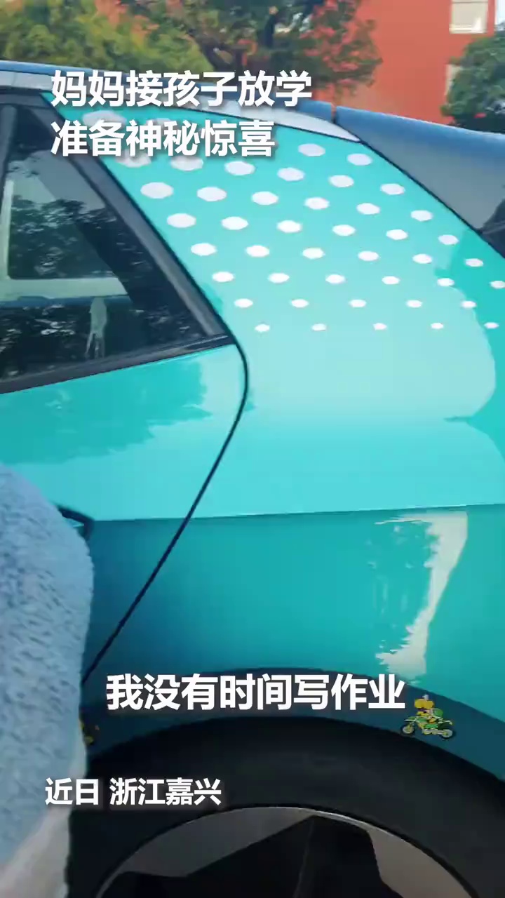 孩子数学第一次考了满分，放学后收到了梦寐以求的小狗
