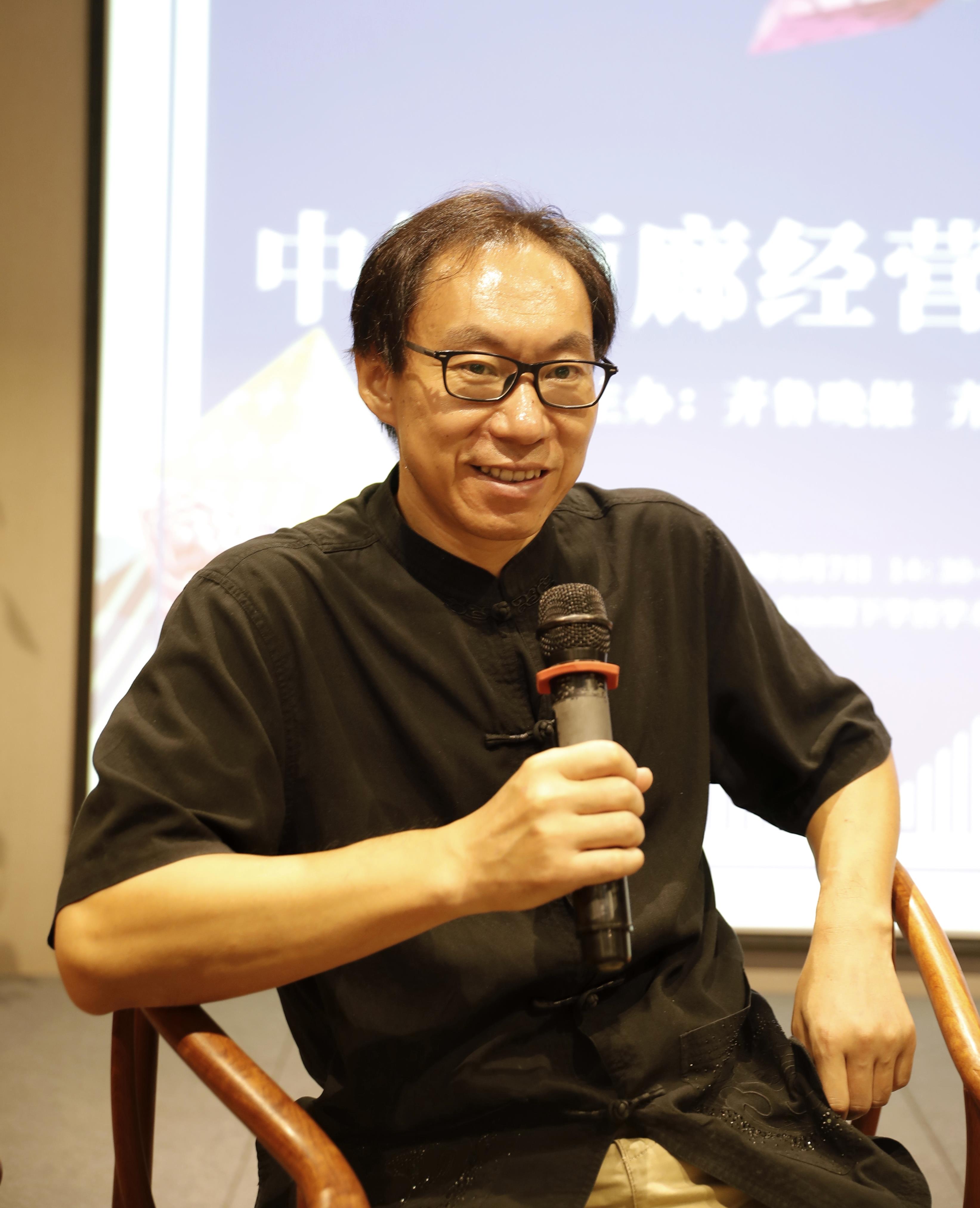 王永平先生同德国嘉宾分享中国画廊发展的基本现状赵孟君先生就艺术家