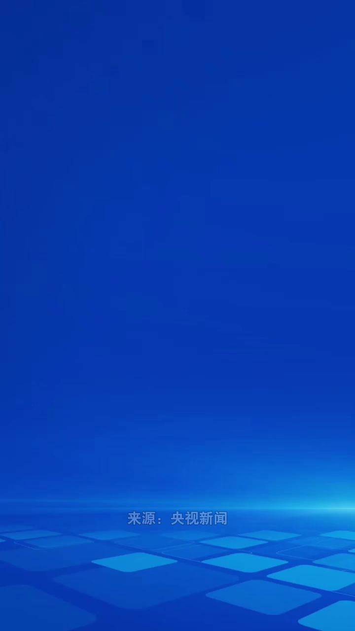 中国海警依法对位黄岩岛领海，非法活动的多艘菲律宾公务船，采取管制措施