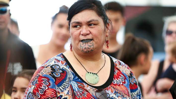 马胡塔出生于1970年8月,上有哥哥,下有妹妹,他们家族在毛利人族群中"