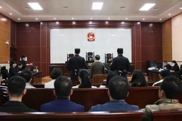 镜鉴·落马官员启示录⑥｜被留置当天带护身符，迷信保不了乌纱帽