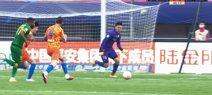 鲁能暂2-1国安，争议点球致国安扳回一球，现场媒体：不合理