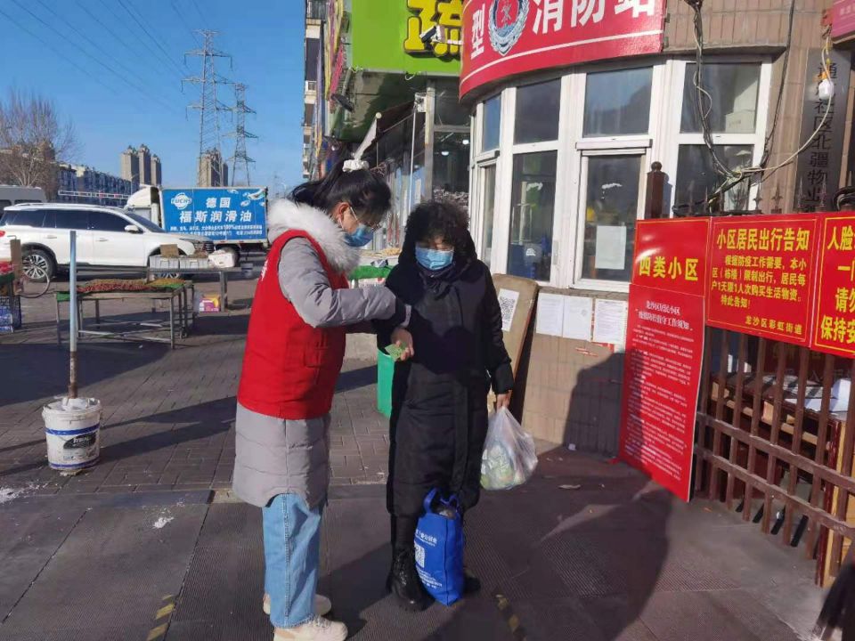 寒冬献爱心！齐鲁工业大学食品学院大学生志愿者服务社区送温暖