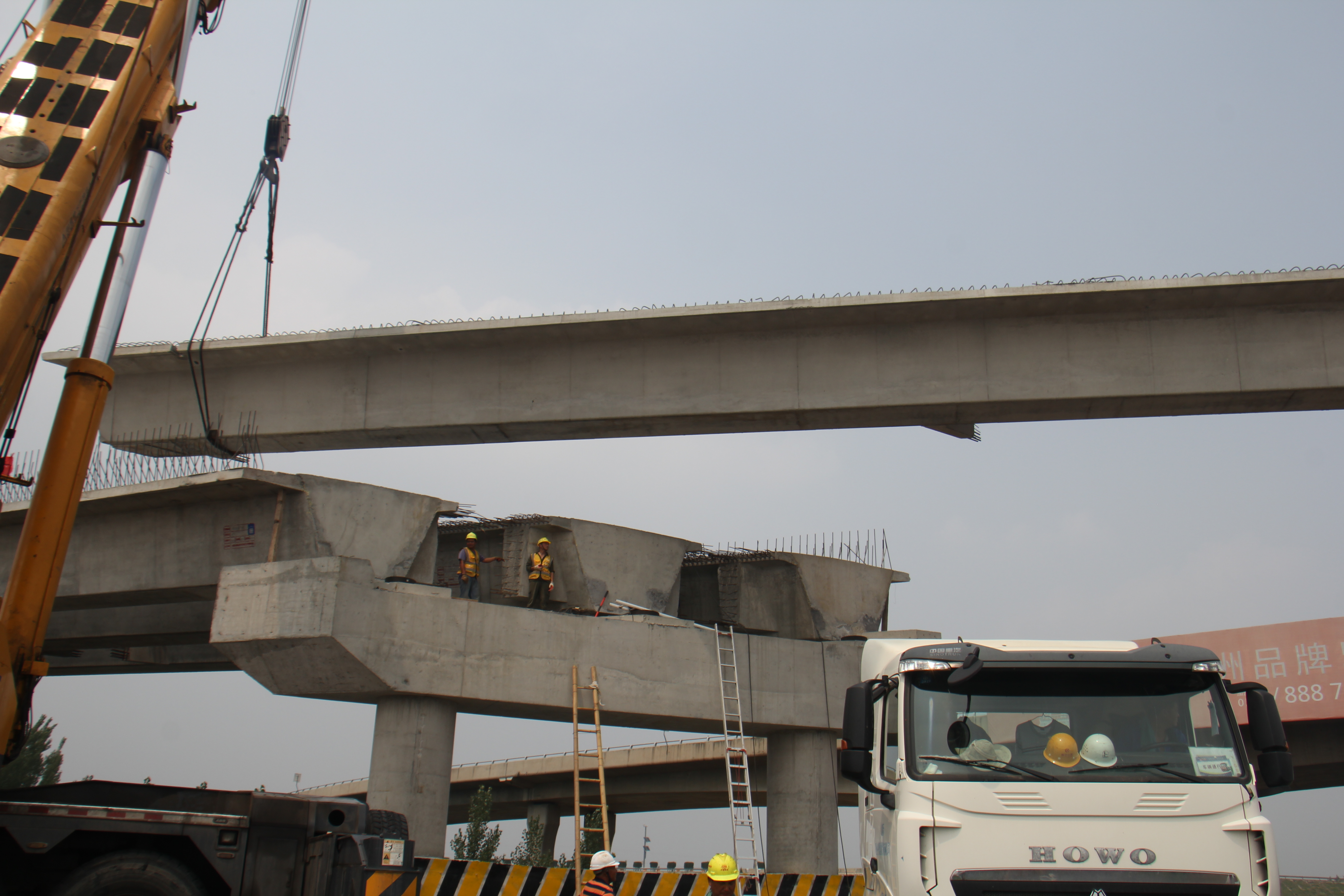 6片箱梁的非常36小时济南大东环项目箱梁成功跨越济广高速纪实