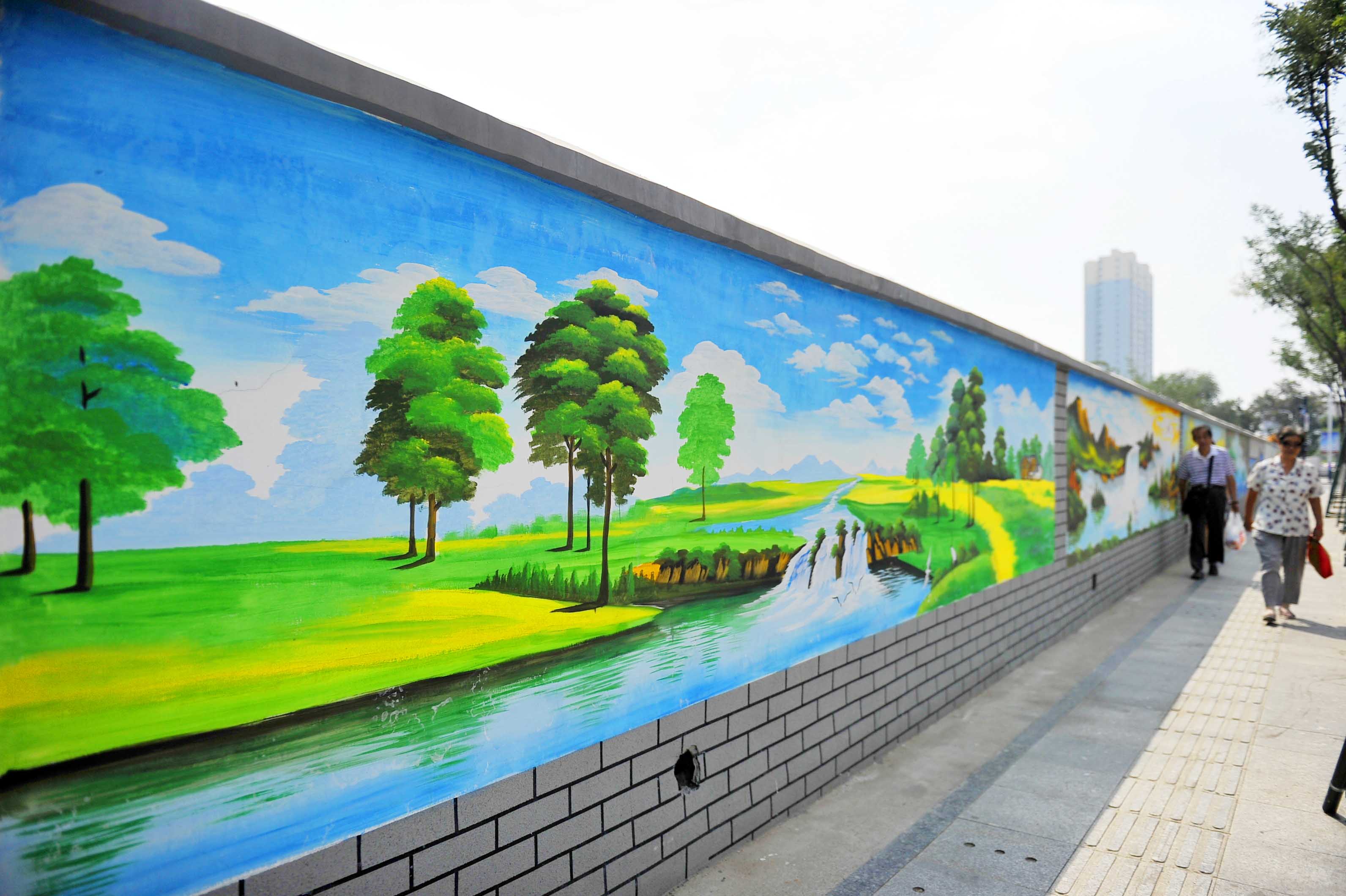 济南解放东路有一面高颜值手绘墙一年四季的风景都有