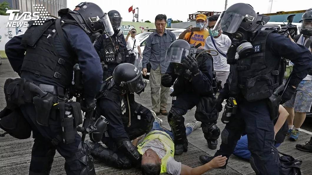 ("速龙小队"负责在大型事件中防暴行动,其人员组成来源遍布香港警务