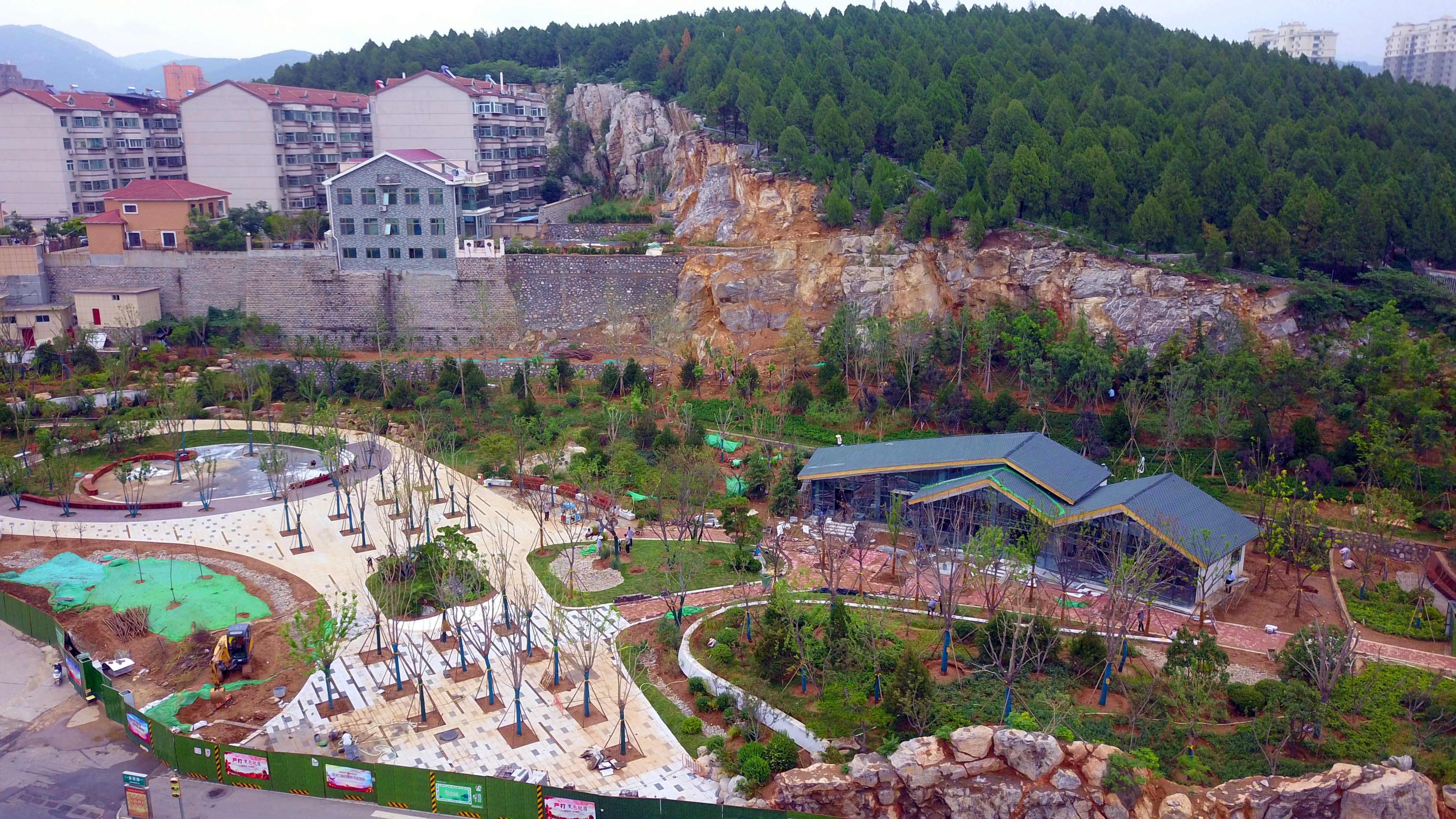 真不孬假山绿植小广场小龟山新添一处山体公园