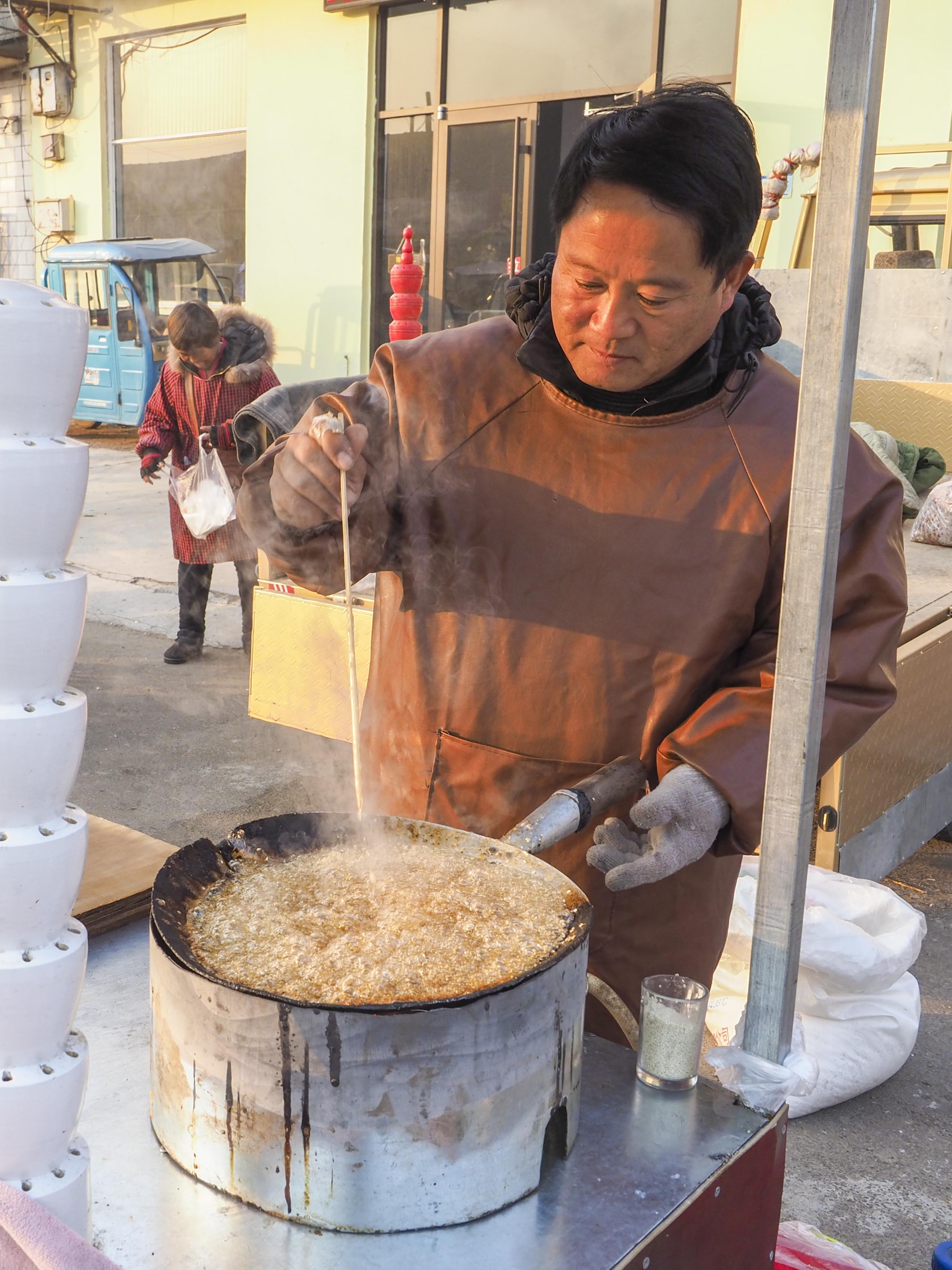 冰天雪地里，他们甜蜜红火的小日子
