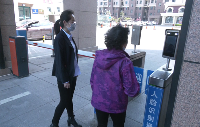 烟台市莱山区:"智慧社区"刷脸开门 破解小区安全隐患