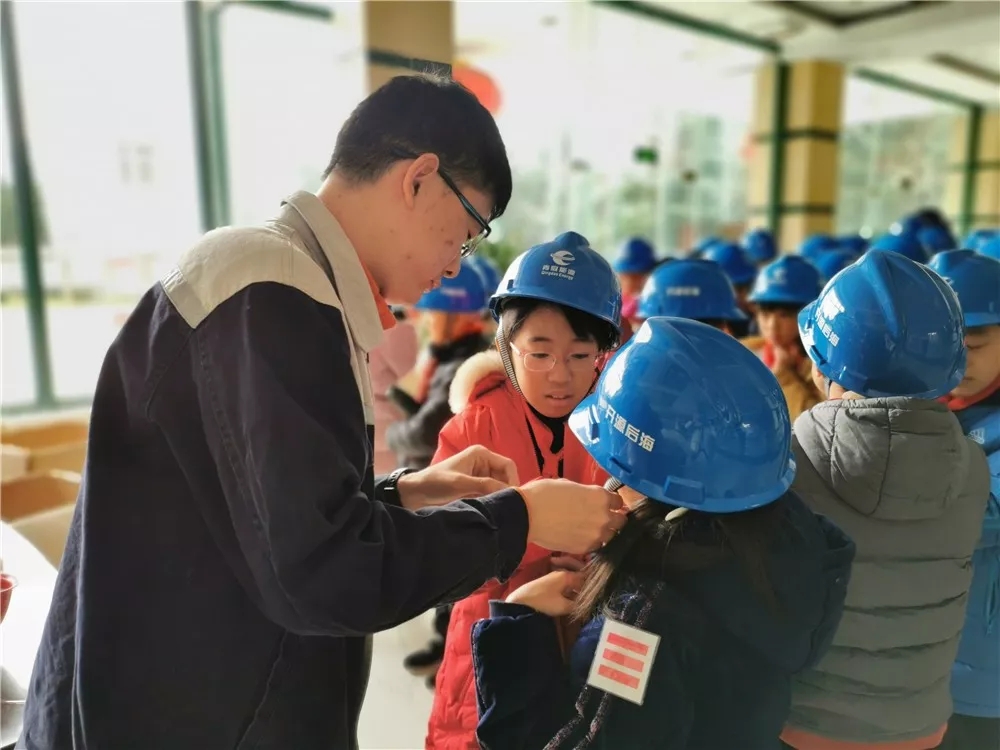 青島四流中路第三小學(xué)舉行“節(jié)能減排，共筑碧海藍(lán)天”研學(xué)活動(dòng)(圖2)