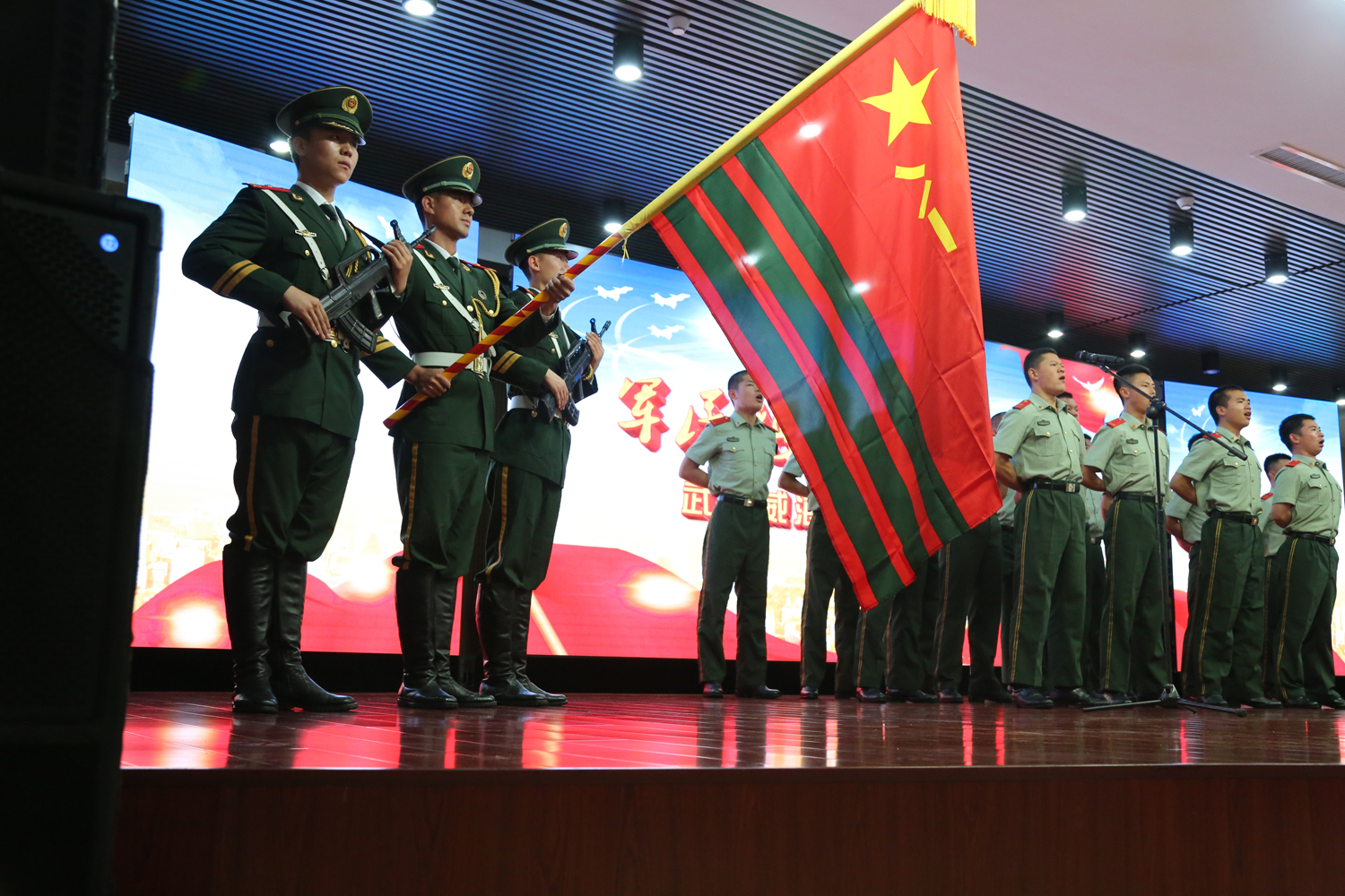 武警威海支队举办八一文艺汇演 - 海报新闻