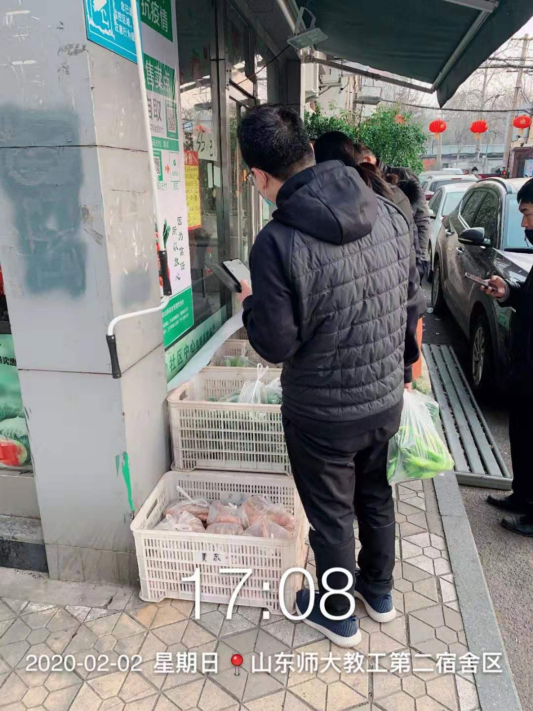 济南一社区蔬菜无人售卖点受欢迎