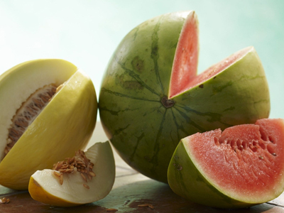 壹点夜市啃着瓜果傻笑不已我就这样度过了童年的夏天