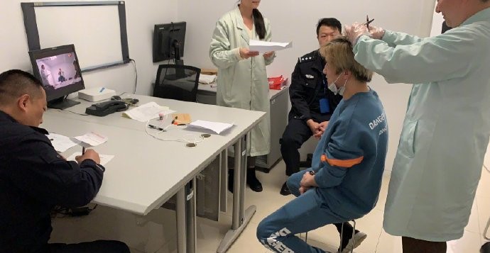黄毅清是什么人物？娱乐圈“作死”教科书黄毅清！靠骂人赚钱，结果被查吸毒贩毒