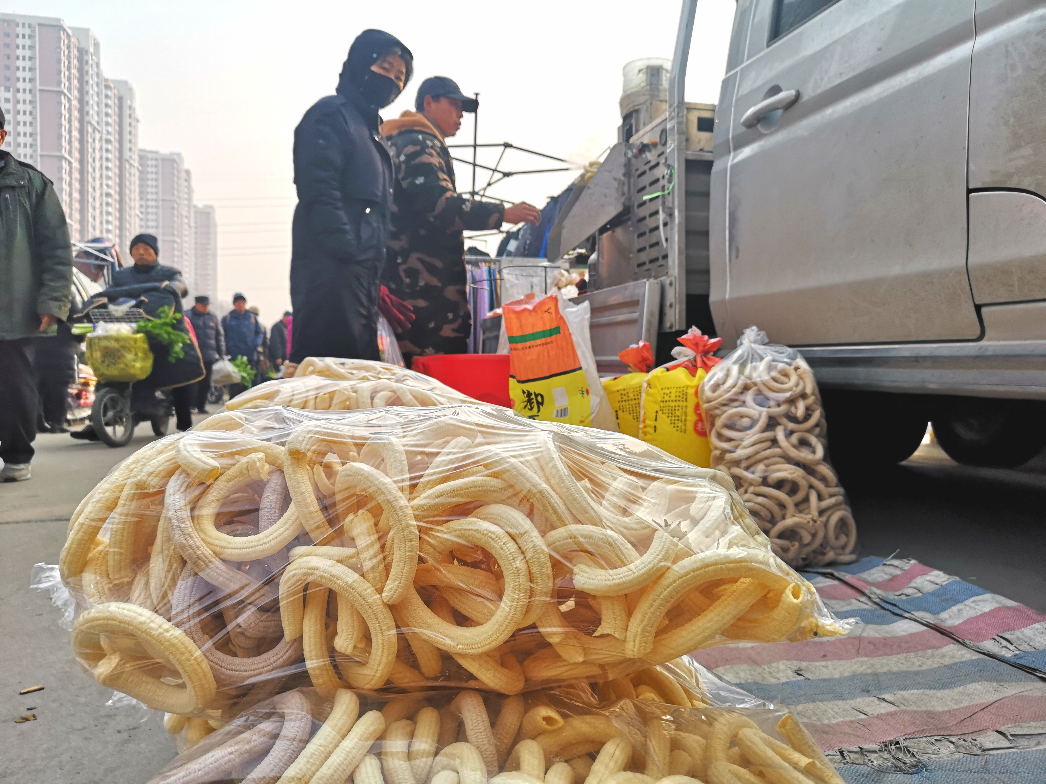 大集上的江米球，冬季最热销