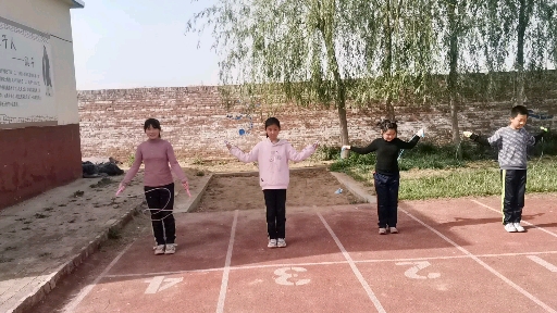 梁水镇黄庄小学加强学生大课间活动。