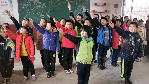 梁水镇黄庄小学在排练节目