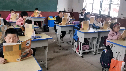 梁水镇黄庄小学学生晨读