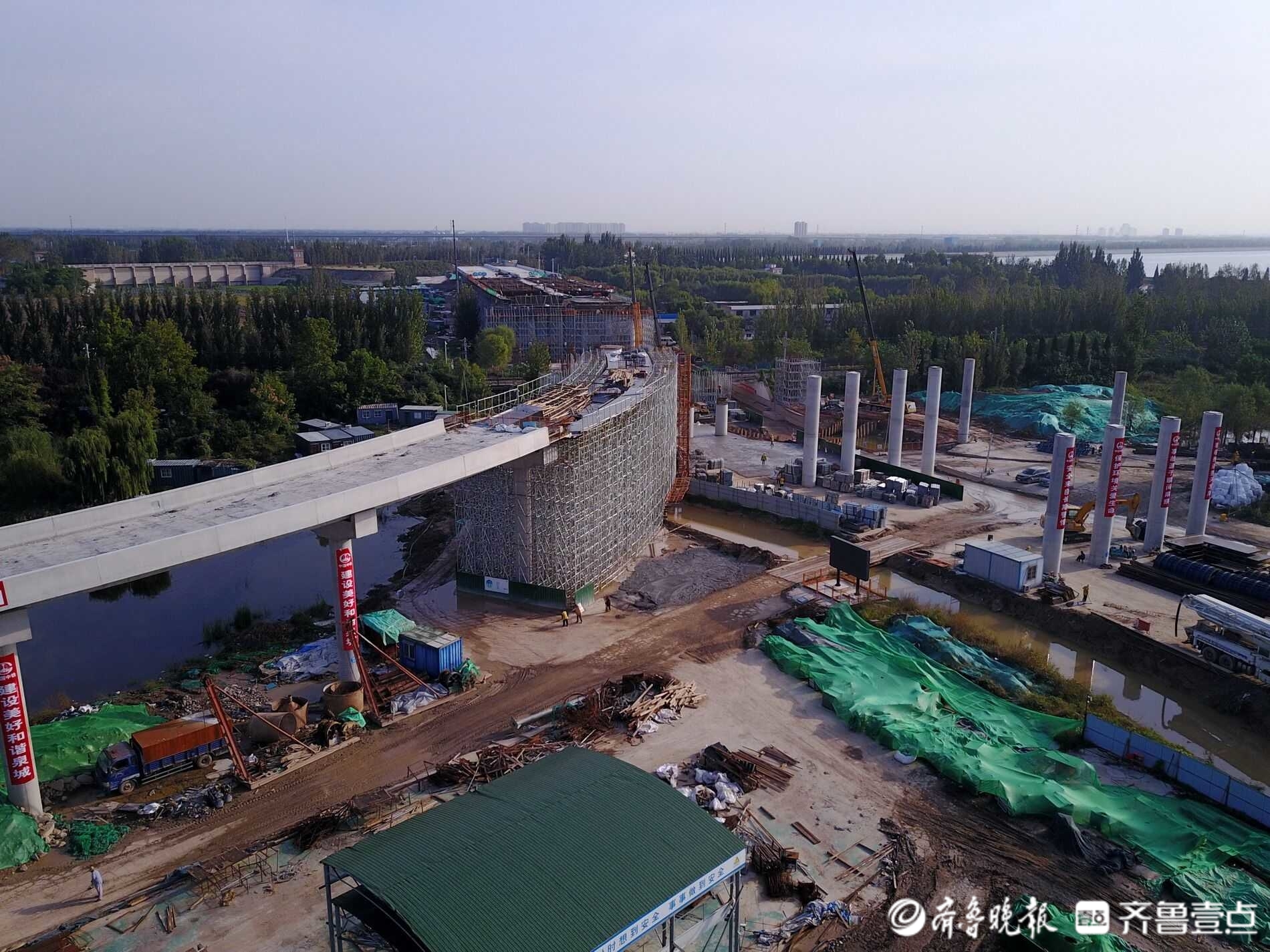 济泺路黄河隧道北正建叶型互通立交，将牵手隧道与4条国省道