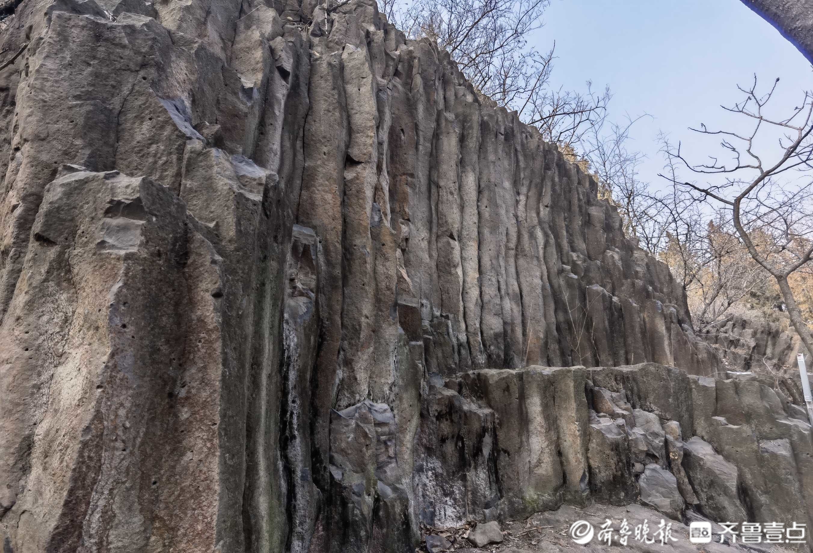 鬼斧神工记者带您了解临朐朐山火山口