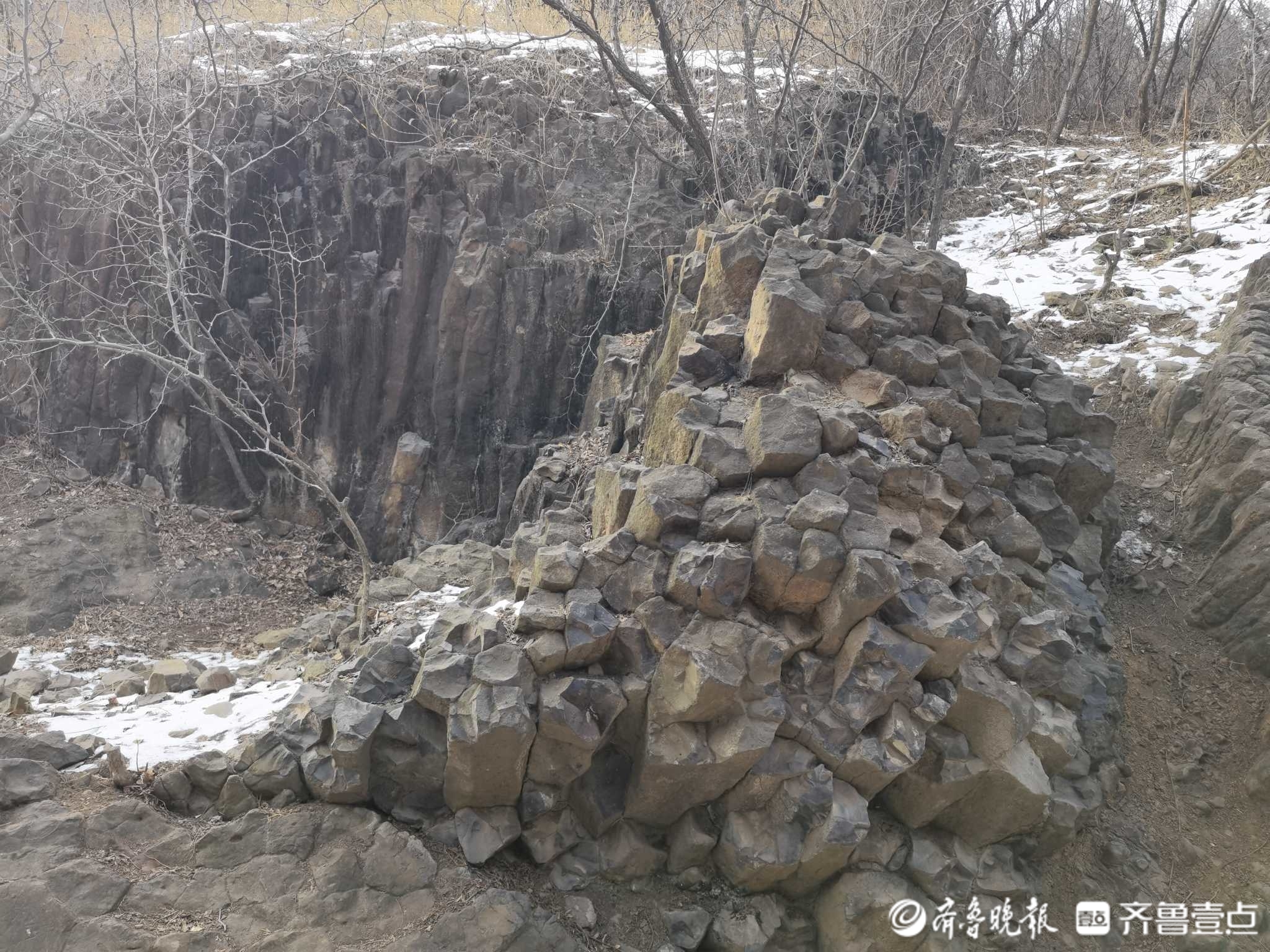 鬼斧神工记者带您了解临朐朐山火山口