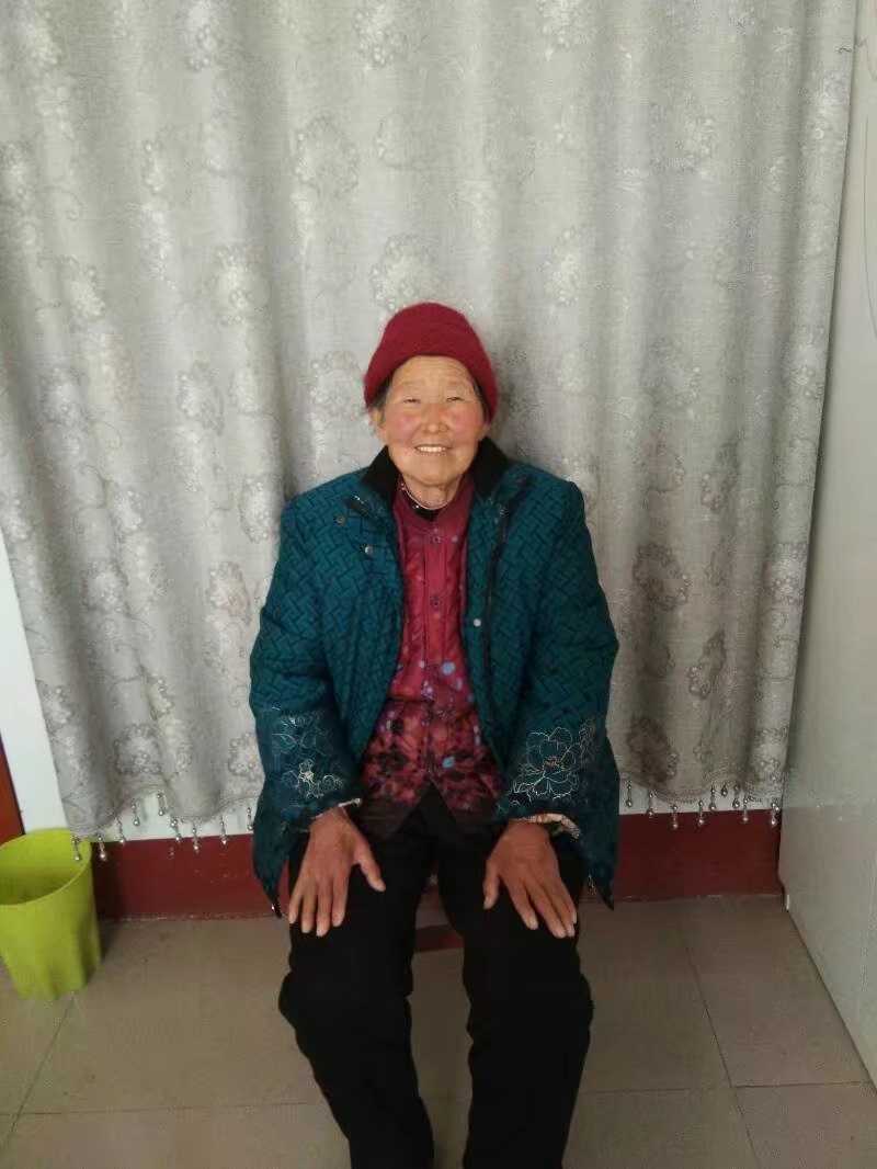 只有渐渐老去的父母在孤独与寂寞中守望着,那盼儿归的急切心情