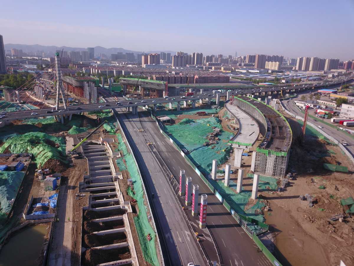 济南零点立交桥扩建最新进展,向南要和二环东路接上了 