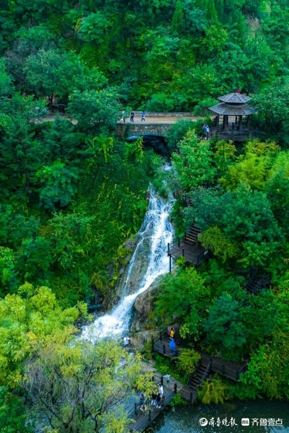 云雾缭绕，群瀑齐飞！雨后，济南九如山宛若仙境