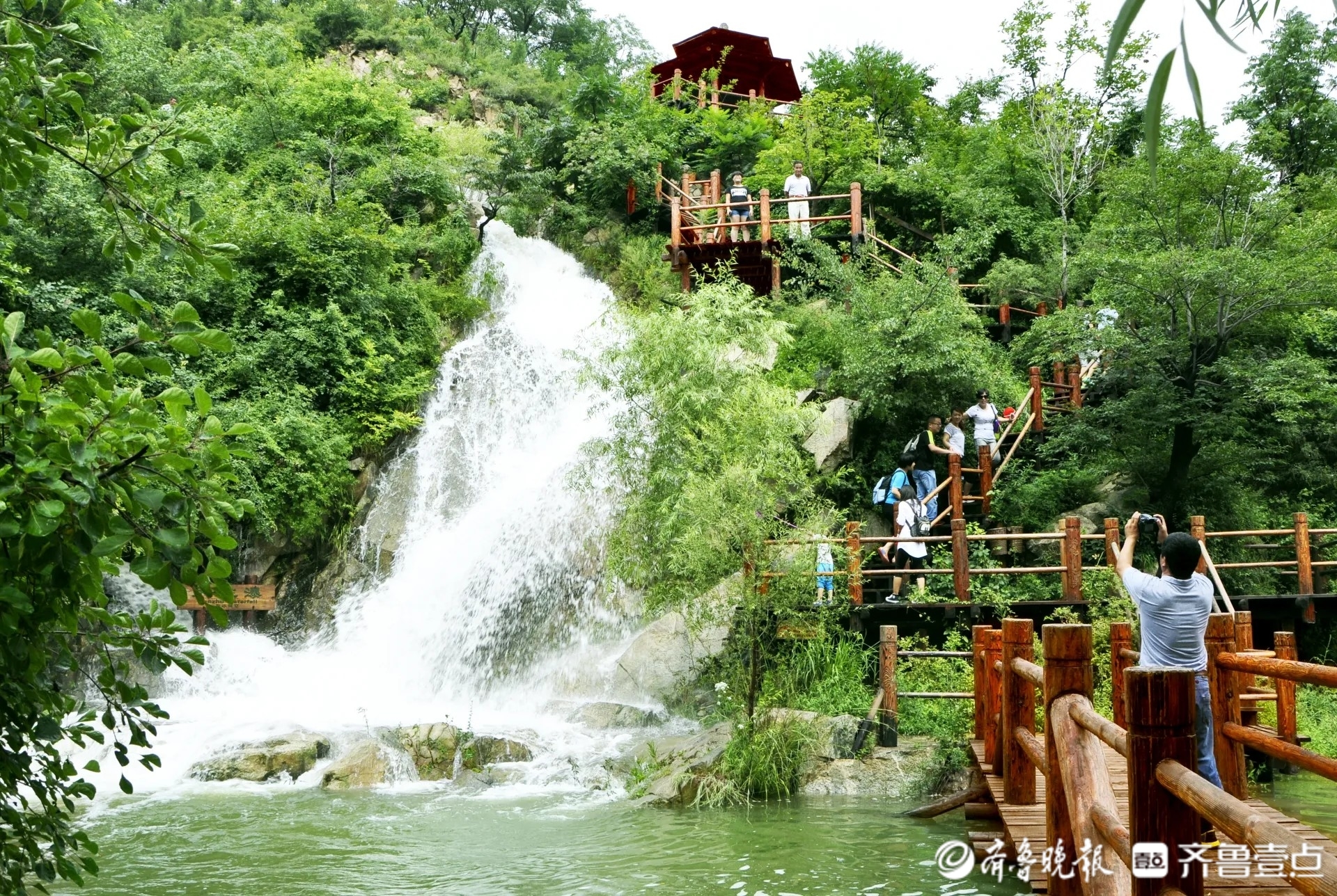 云雾缭绕，群瀑齐飞！雨后，济南九如山宛若仙境