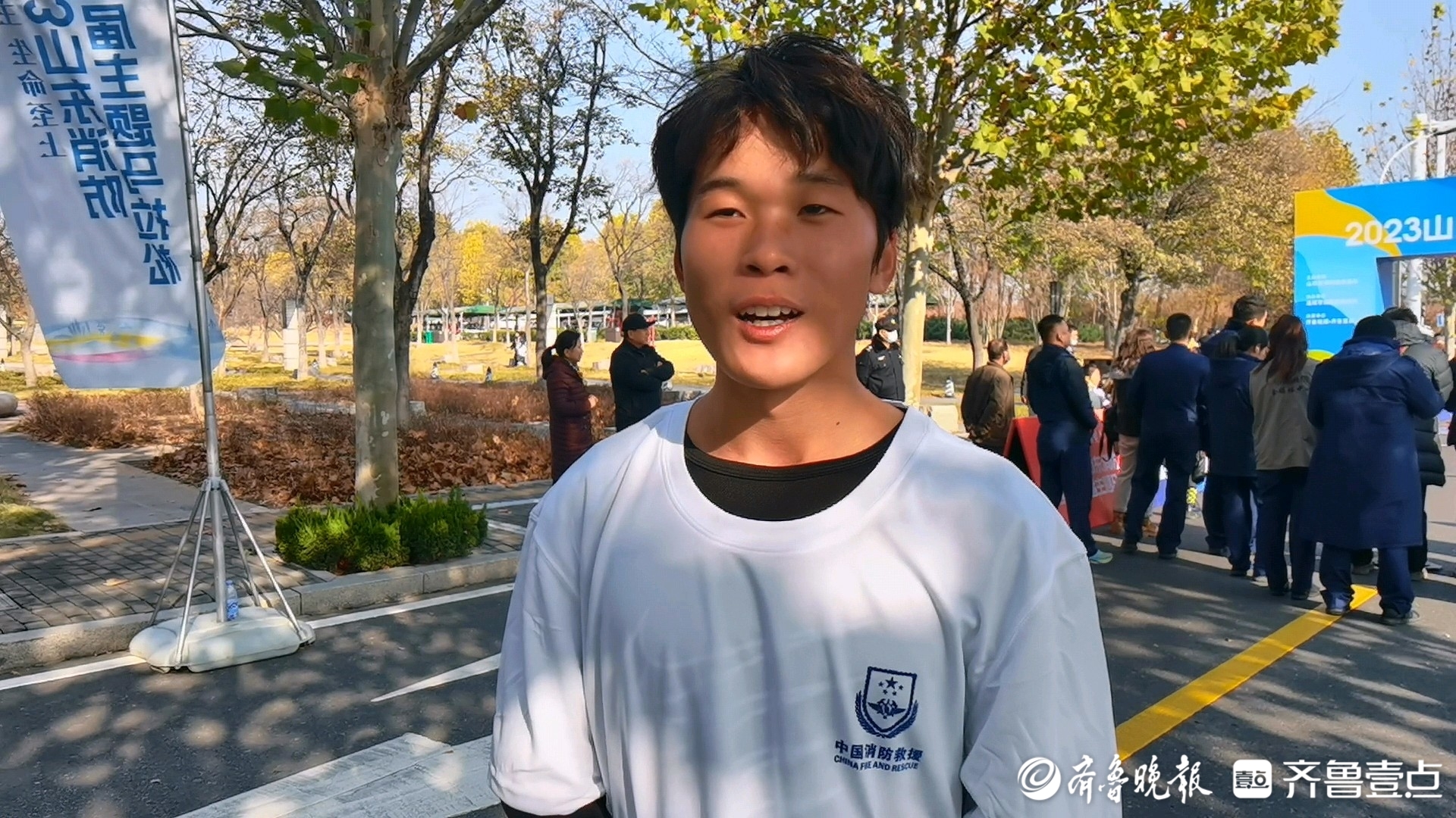 37分25秒！04年小伙张权获山东消防迷你跑冠军