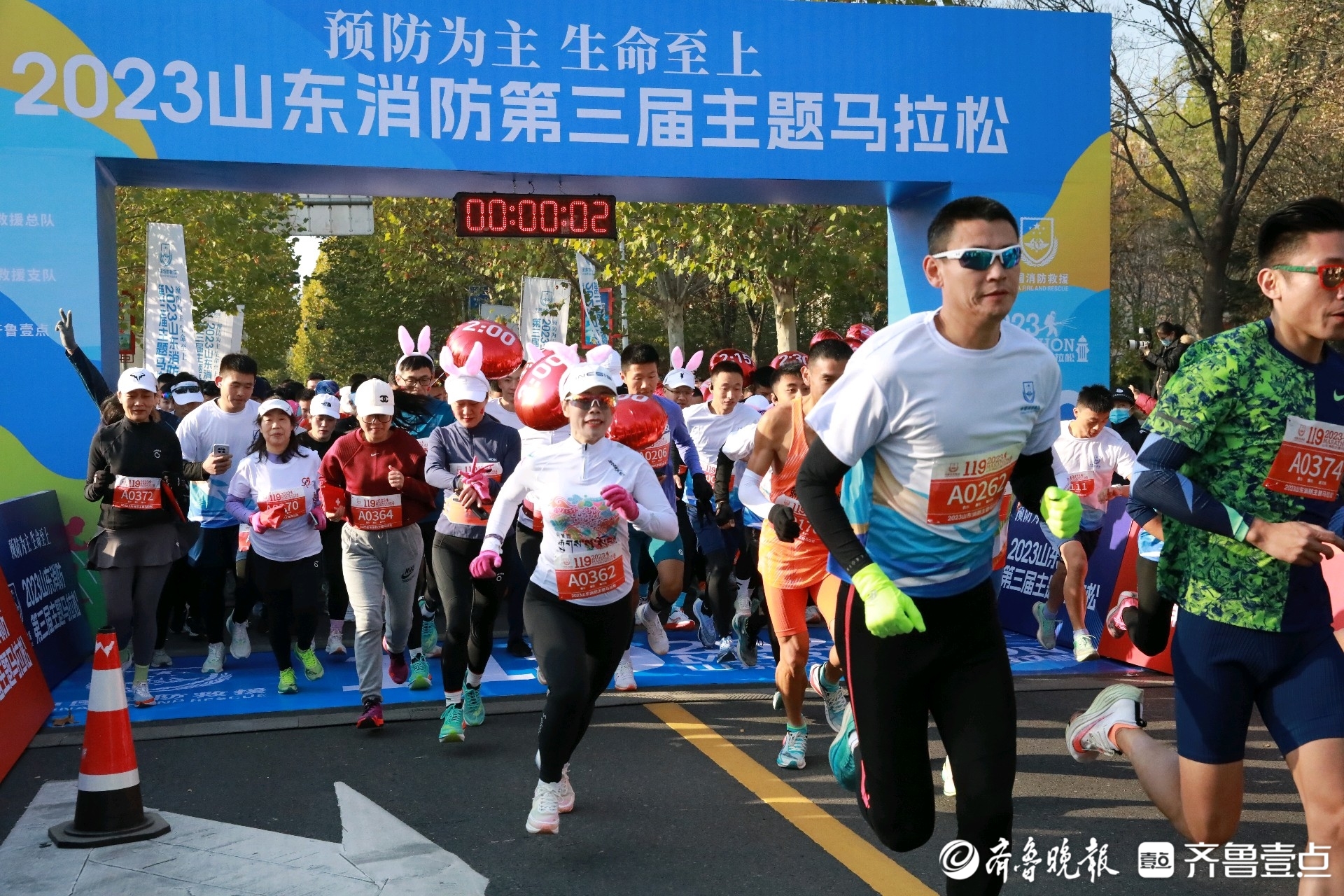 1小时14分53秒！山东消防主题马拉松半马男子组冠军诞生