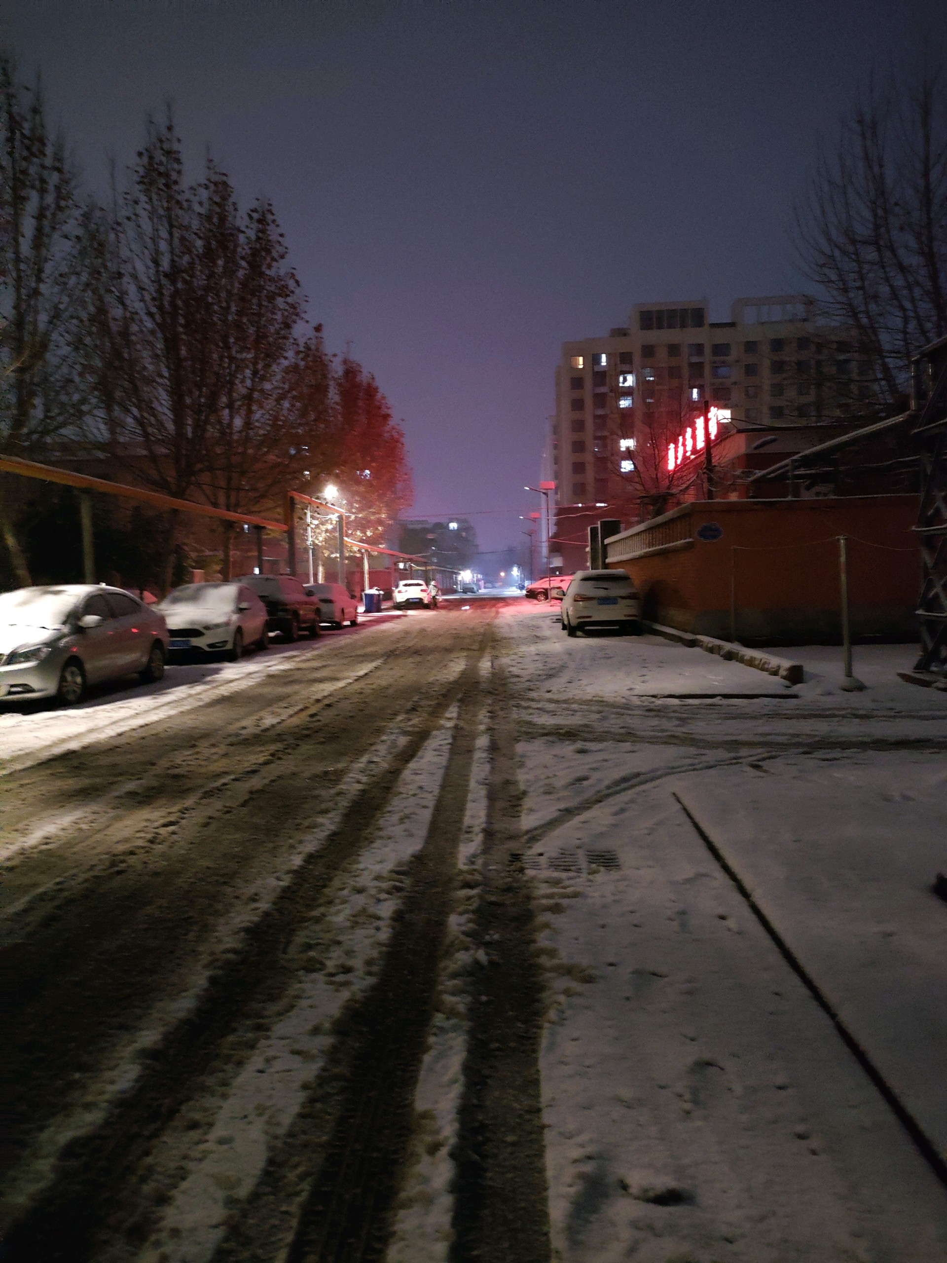 下雪夜景 大街图片