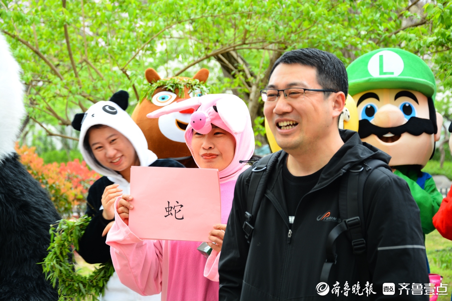 市民游客快带家人一起去济南动物园感受春日野趣吧!