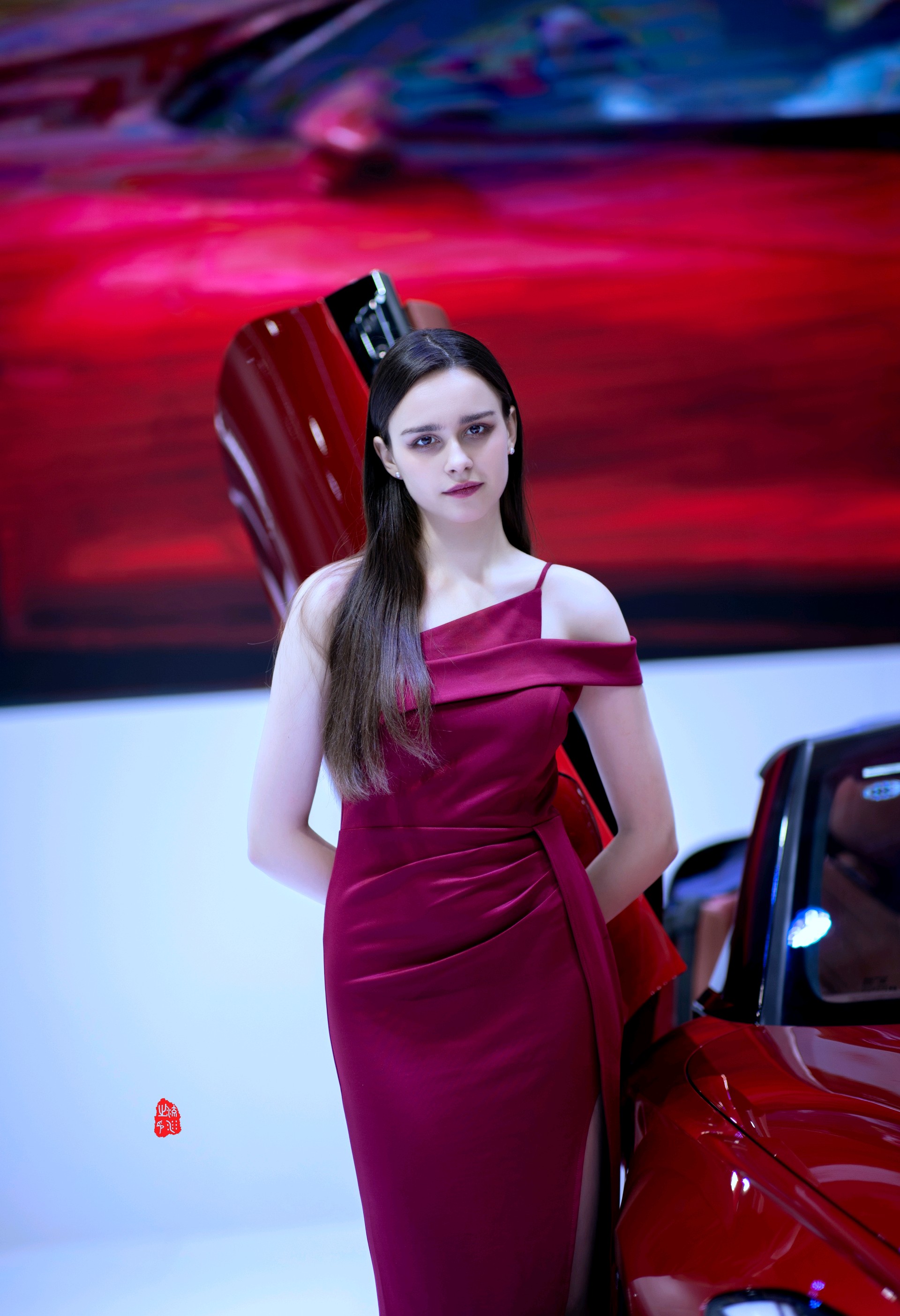 情报员拍客团|一大拨靓丽车模登台，为齐鲁车展增添别样风采