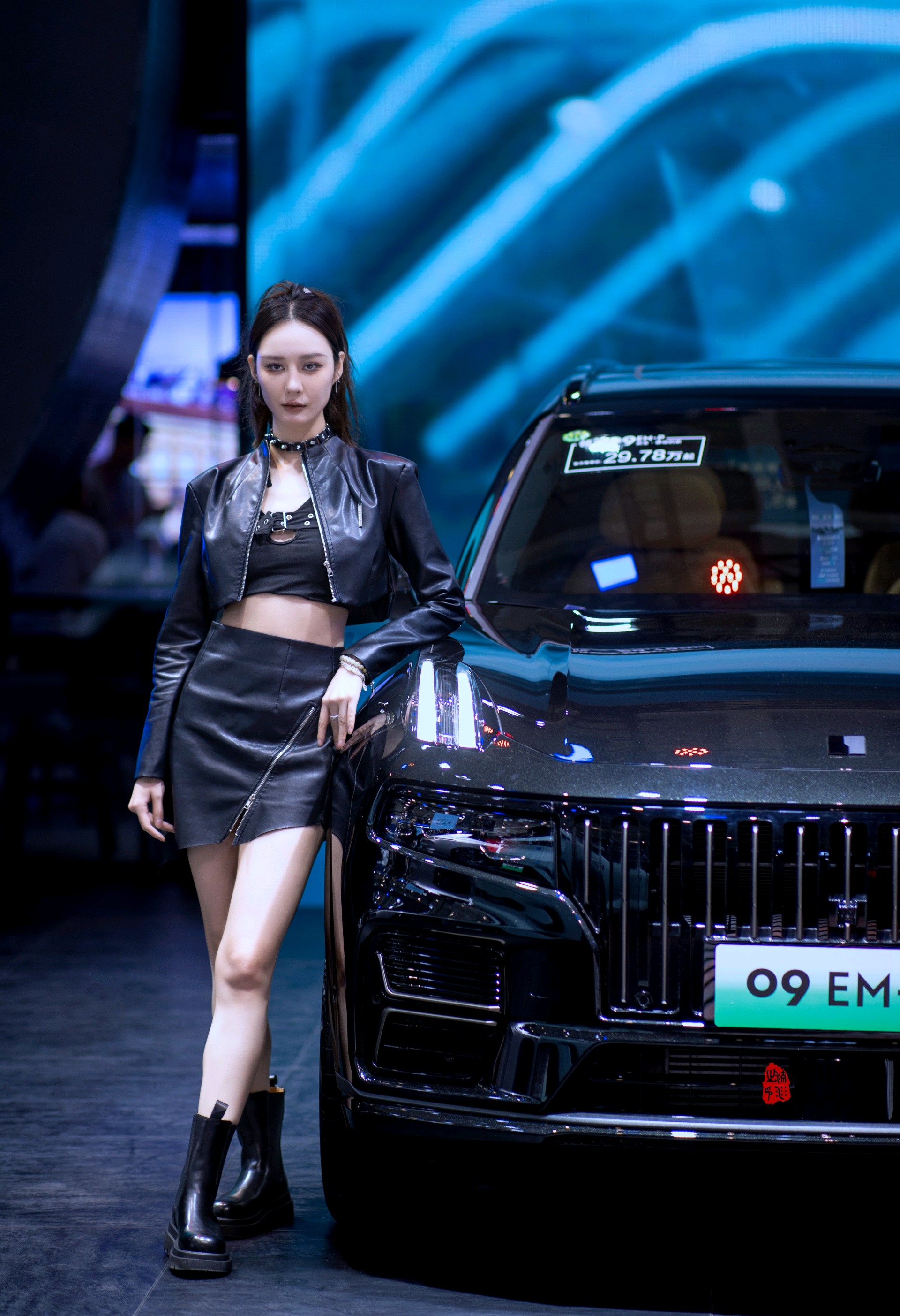情报员拍客团|一大拨靓丽车模登台，为齐鲁车展增添别样风采