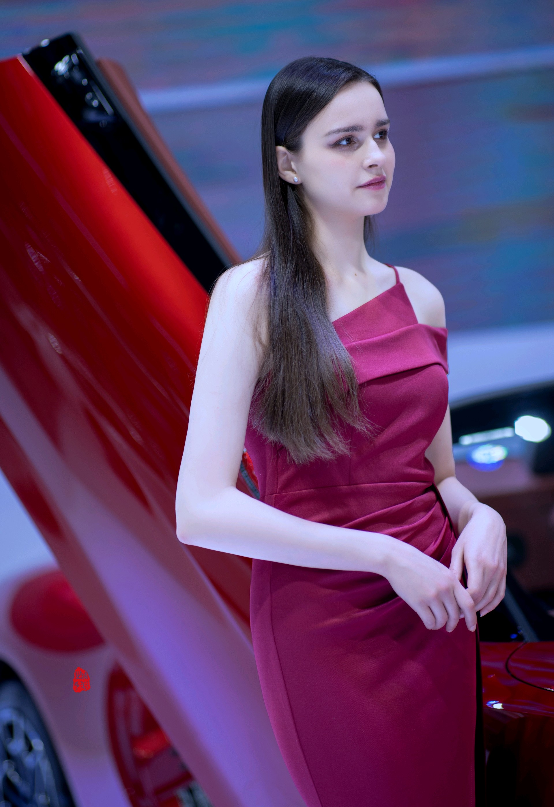 情报员拍客团|一大拨靓丽车模登台，为齐鲁车展增添别样风采