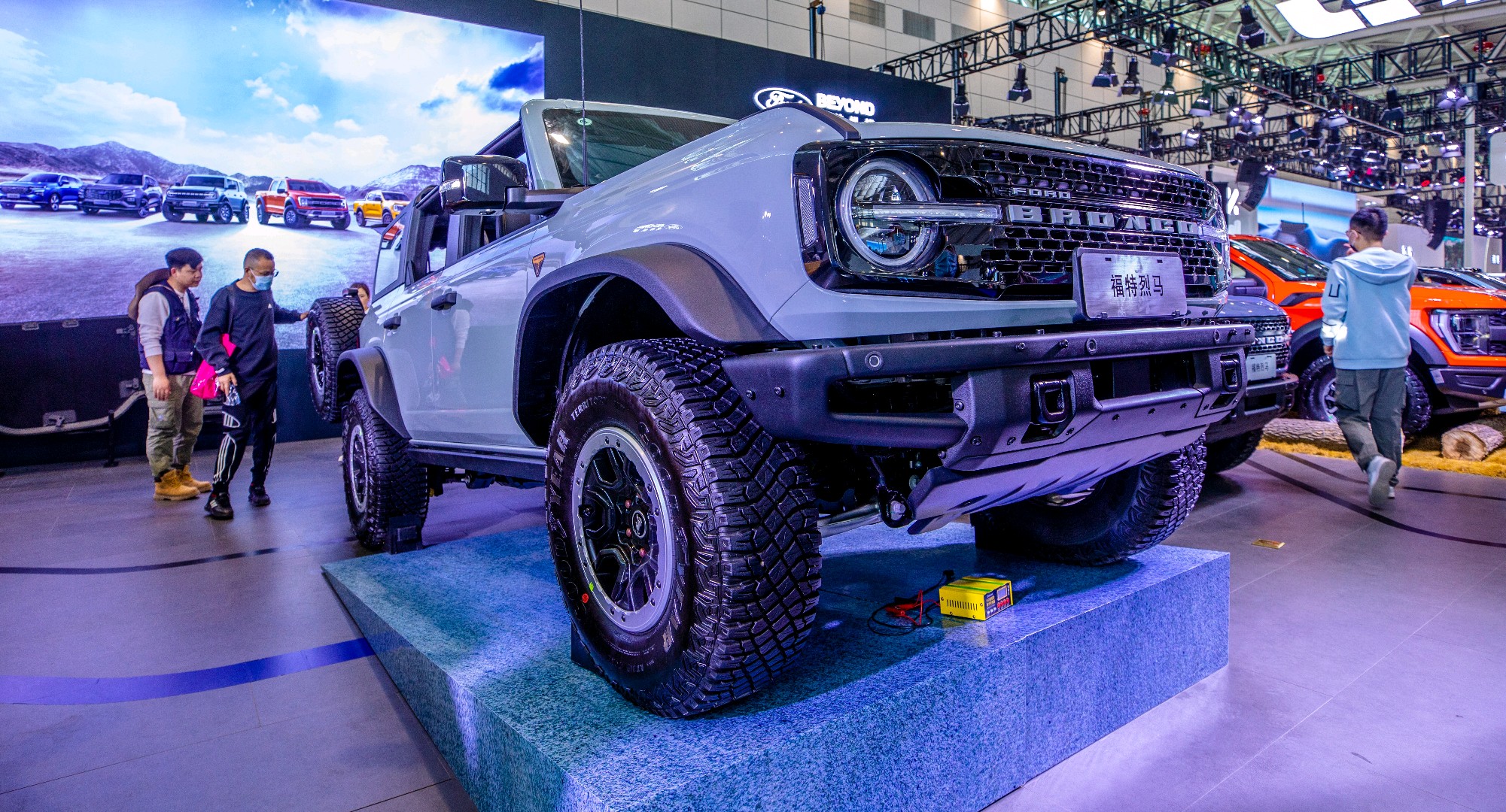 情报员拍客团|工作日逛齐鲁车展！现场依旧人气高涨，热闹非凡