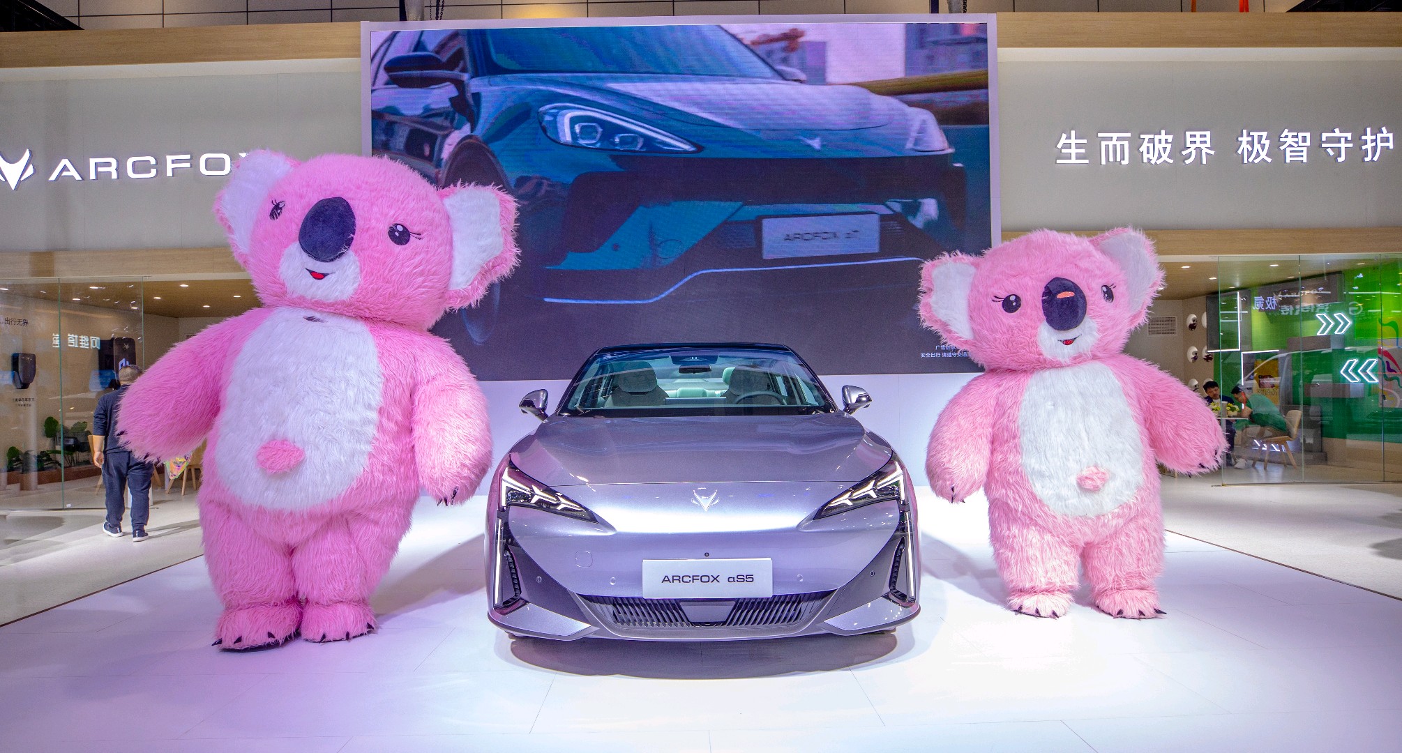 情报员拍客团|工作日逛齐鲁车展！现场依旧人气高涨，热闹非凡