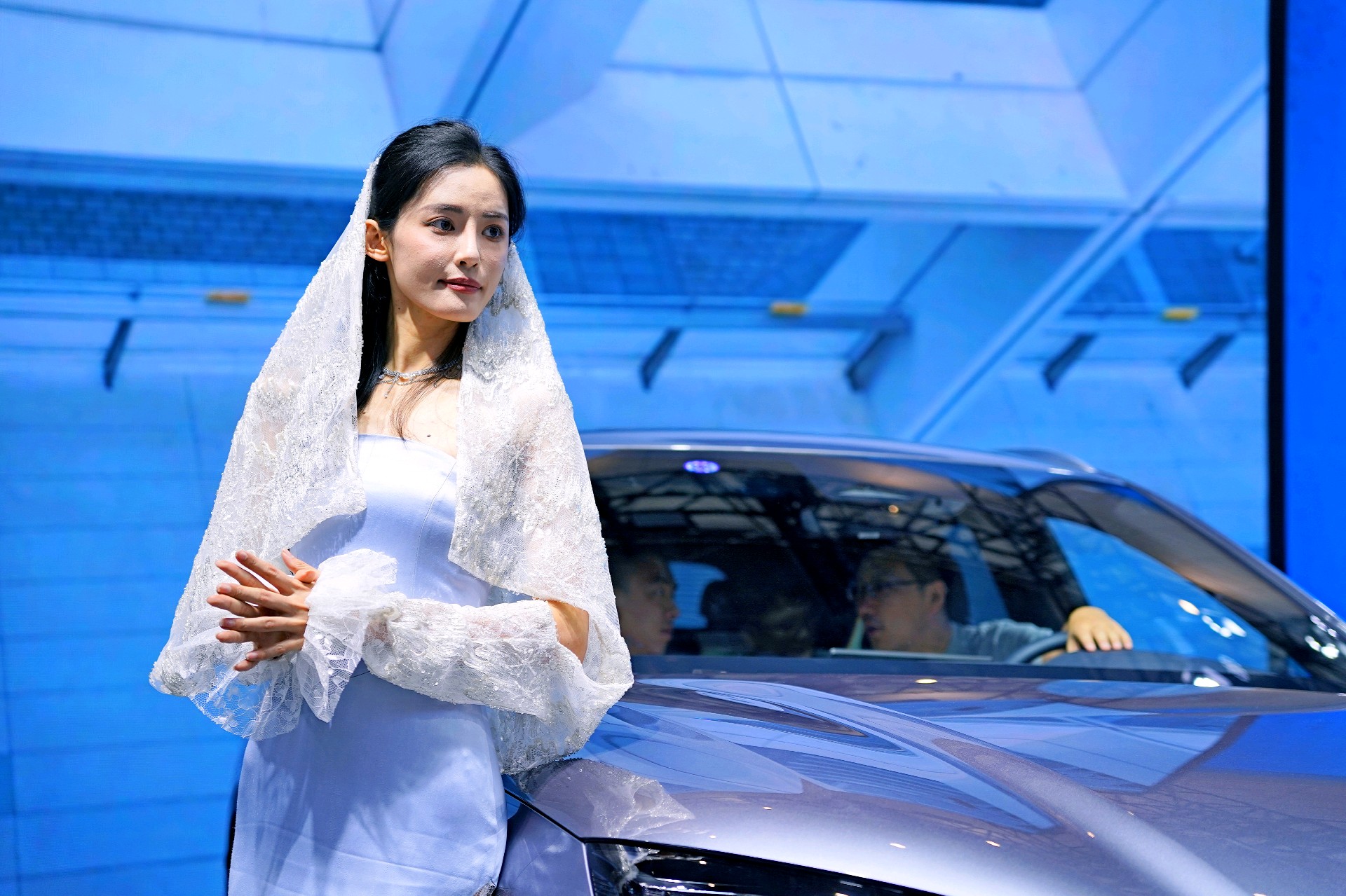 情报员拍客团|香车美女迷人眼！齐鲁国际车展周末打卡走起