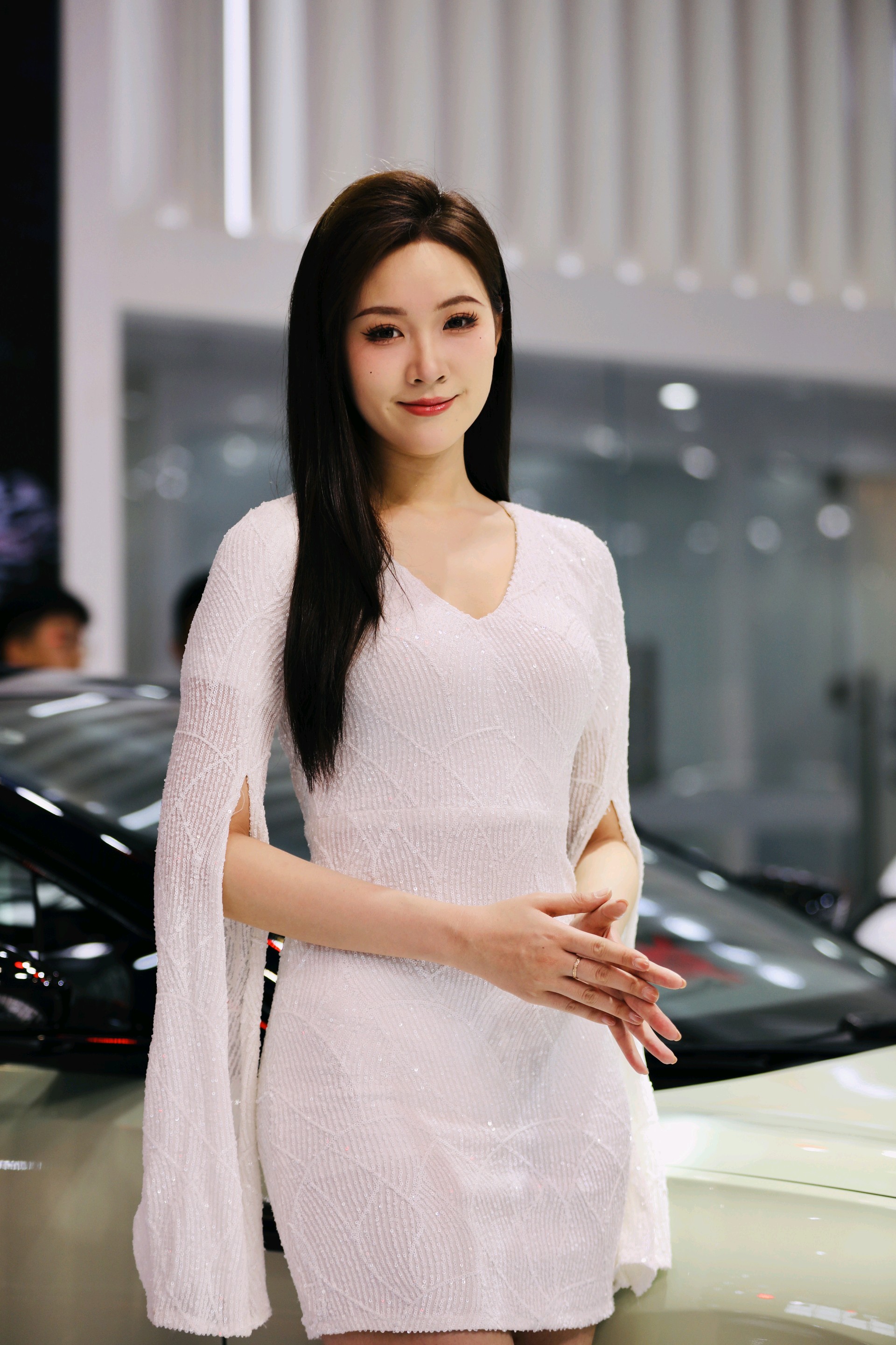 情报员拍客团|车展最后一天!豪车美女“太赛了”,想买车抓紧来