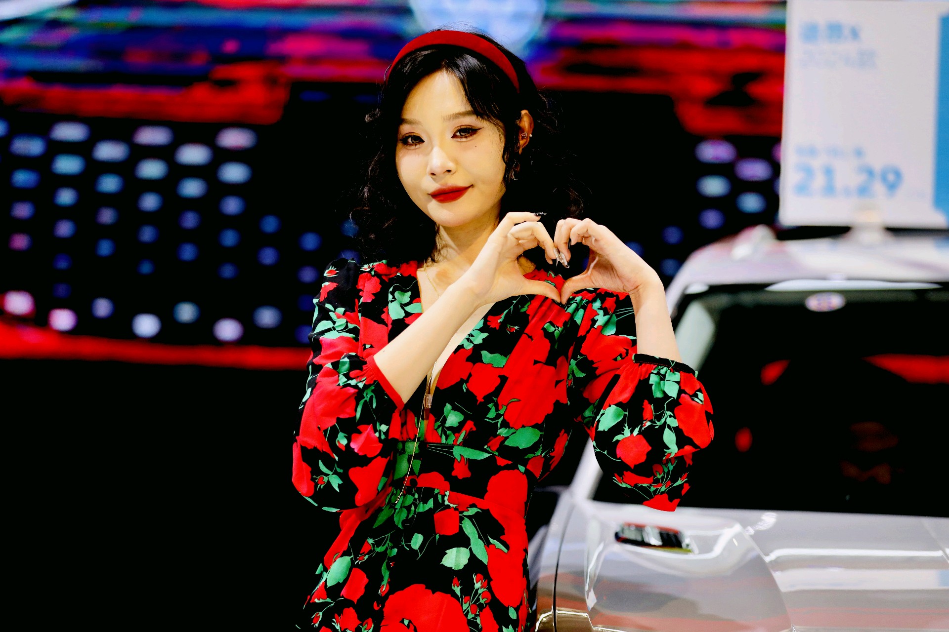 情报员拍客团|车展最后一天!豪车美女“太赛了”,想买车抓紧来