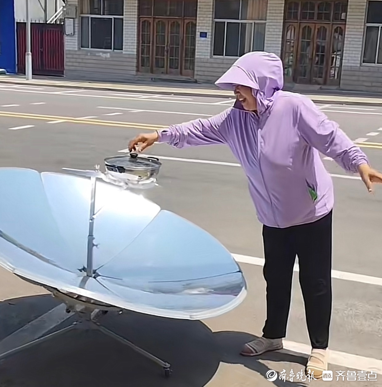 热出来的奇思妙想!用太阳灶熬汤做饭,济南南山一大姨火了
