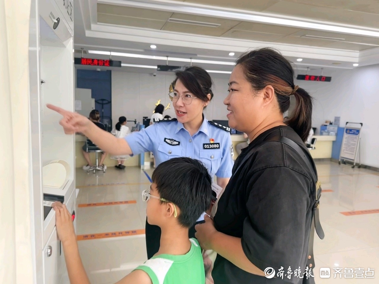 龙洞派出所户籍民警李彦竹:三尺窗口演绎"小岗大爱"