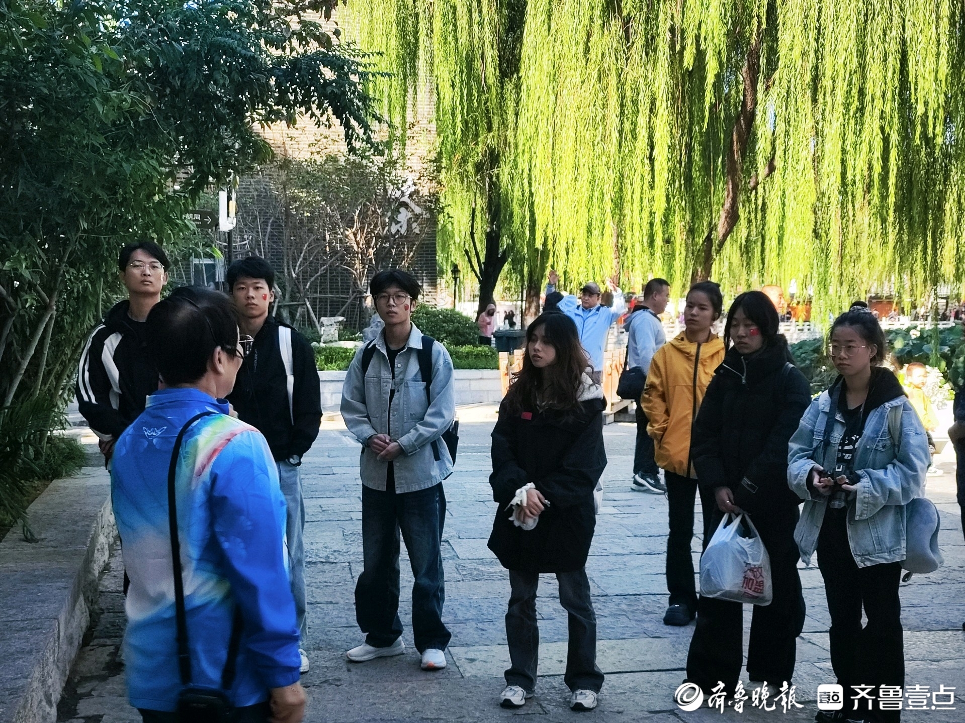 壹点公益｜讲解老济南故事，齐鲁志愿者为外地游客提供志愿服务