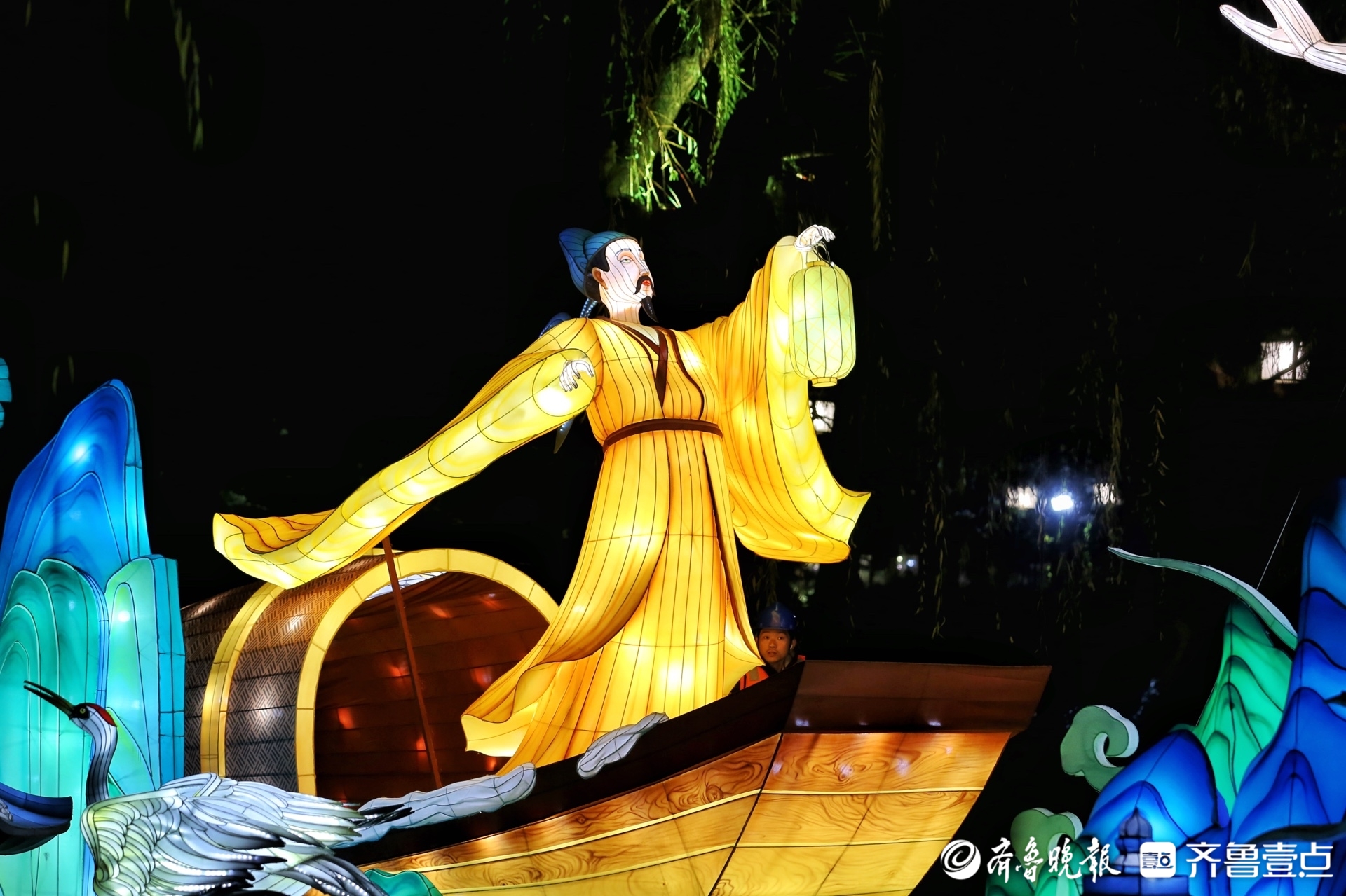 穿越山水终得相遇，“千百度”花灯亮相漱玉泉上