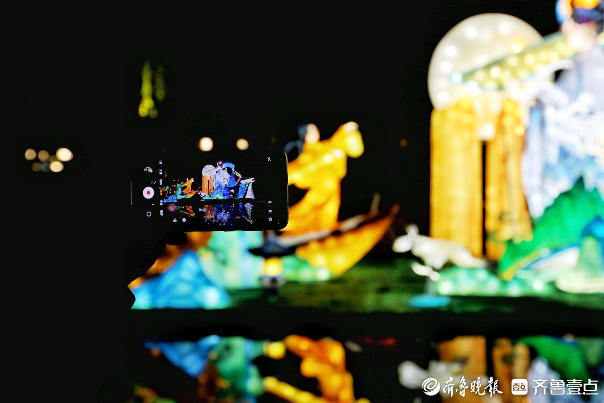 穿越山水终得相遇，“千百度”花灯亮相漱玉泉上