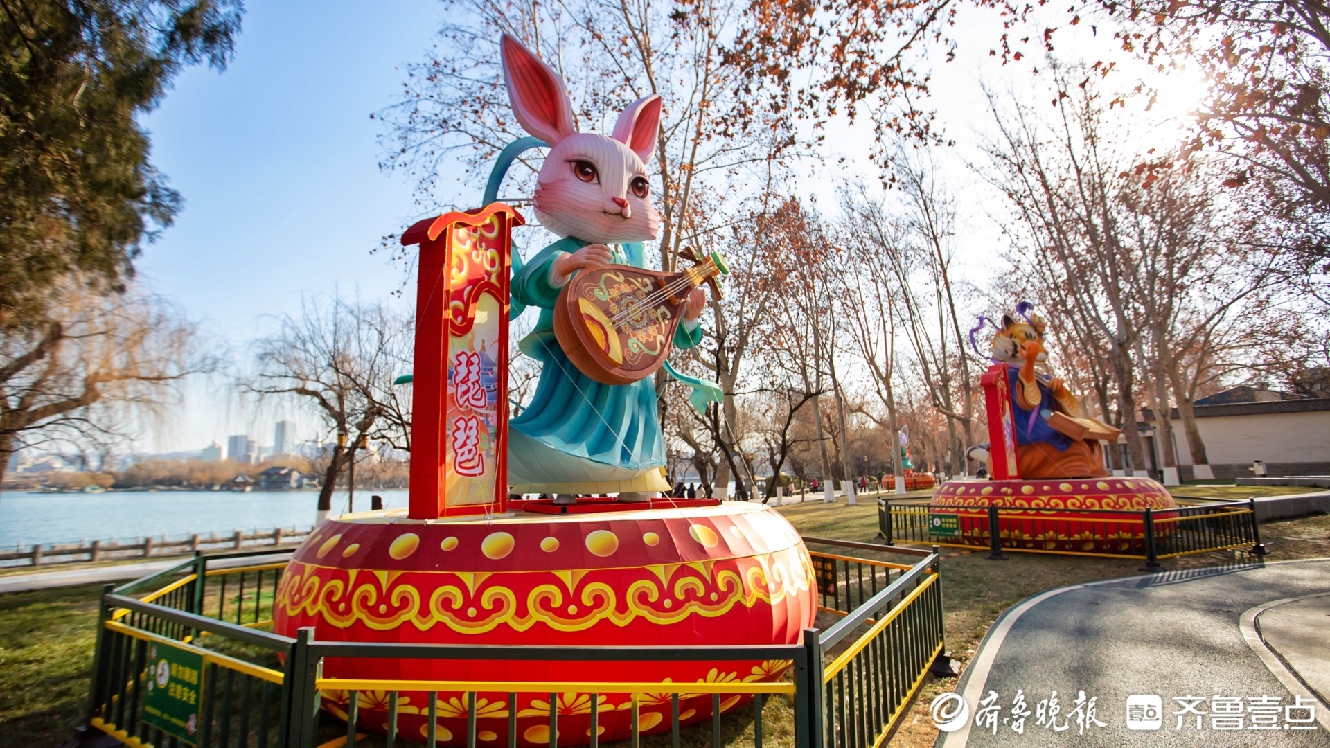 天下第一泉迎春花灯会上新，“生肖十二乐坊”花灯组奏响迎春序曲