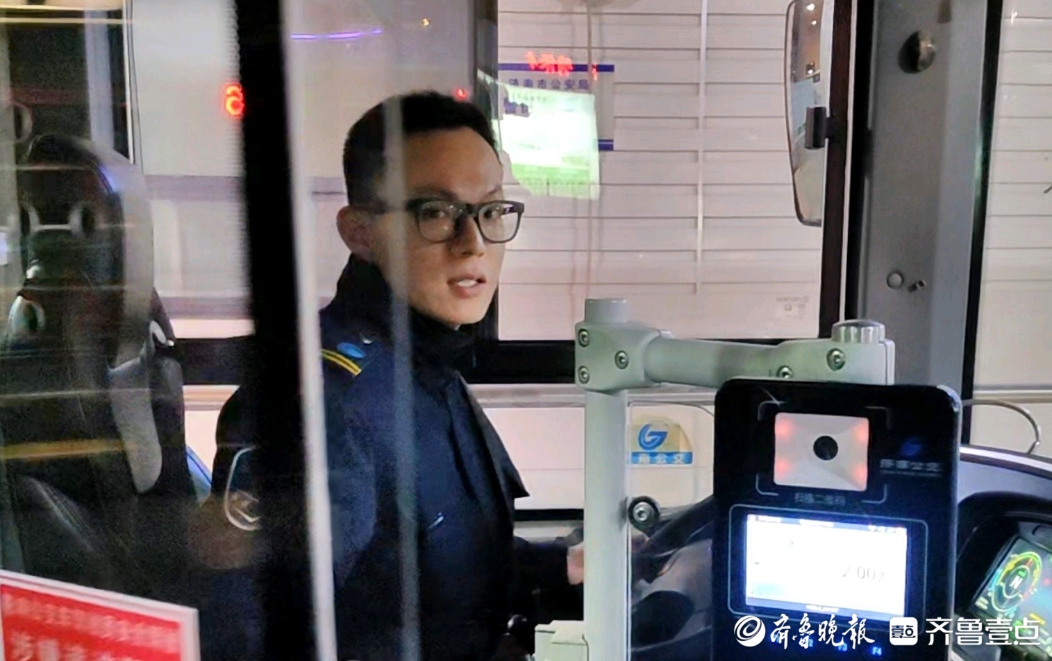 新春走基层|新年零时公交驾驶员：连续7年中午吃年夜饭