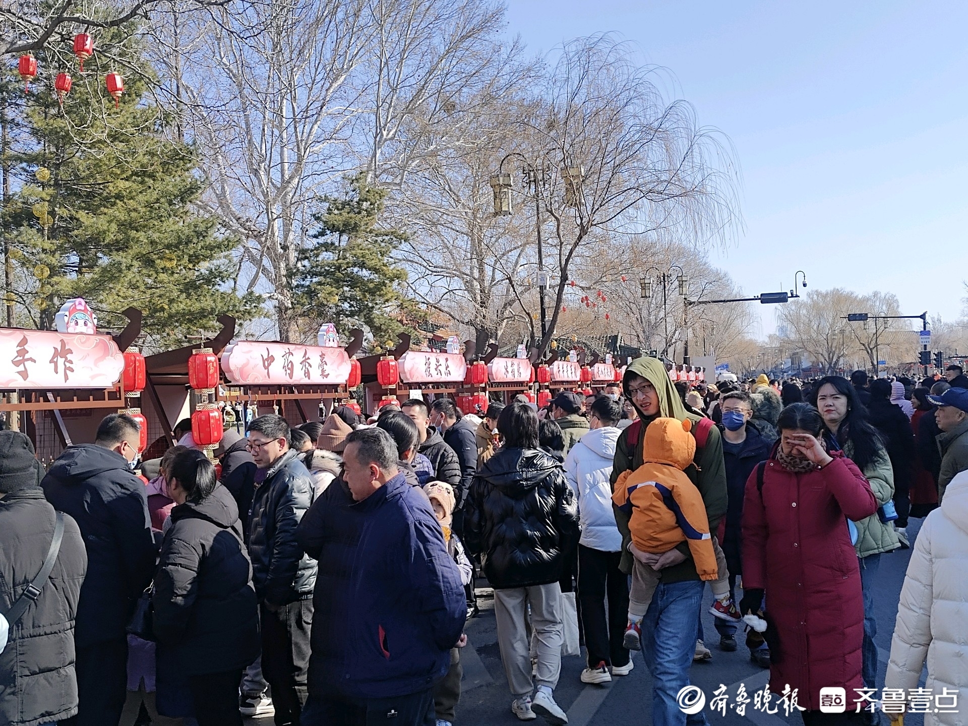 开场即火热！济南明湖市集开市，市民争相寻年味