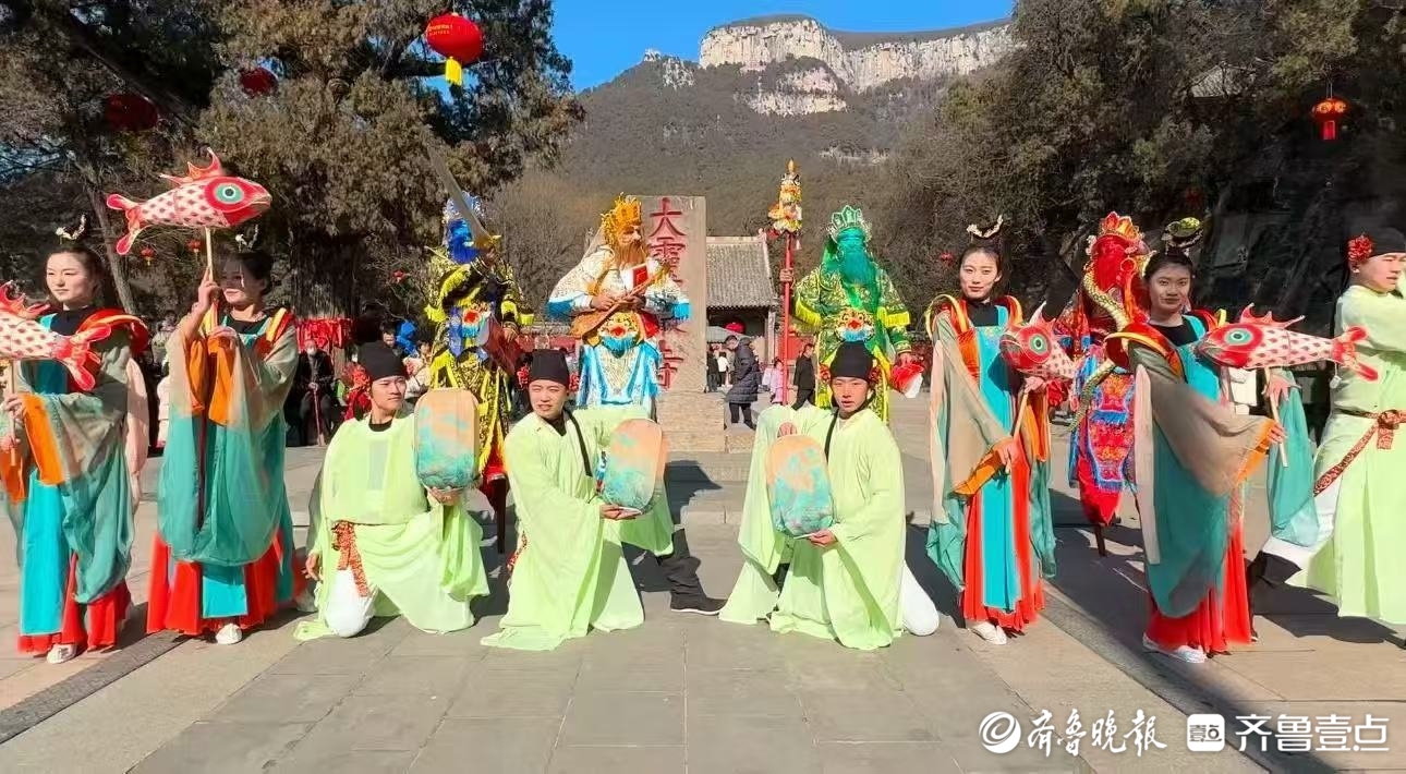 正月初一灵岩寺景区接待游客16557人，较去年同比增长8%